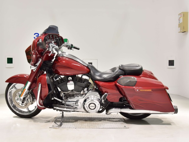 Мотоцикл CVO Harley-Davidson STREET GLIDE FLHXSE