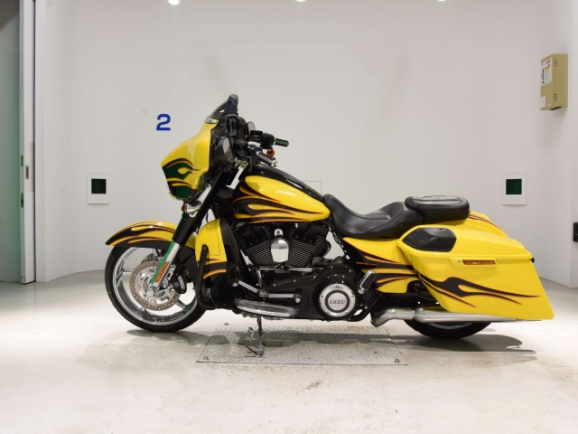 Harley-Davidson HARLEY FLHXSE1800CVO (21797км)