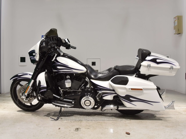 Harley-Davidson HARLEY FLHXSE1800CVO (63153км)