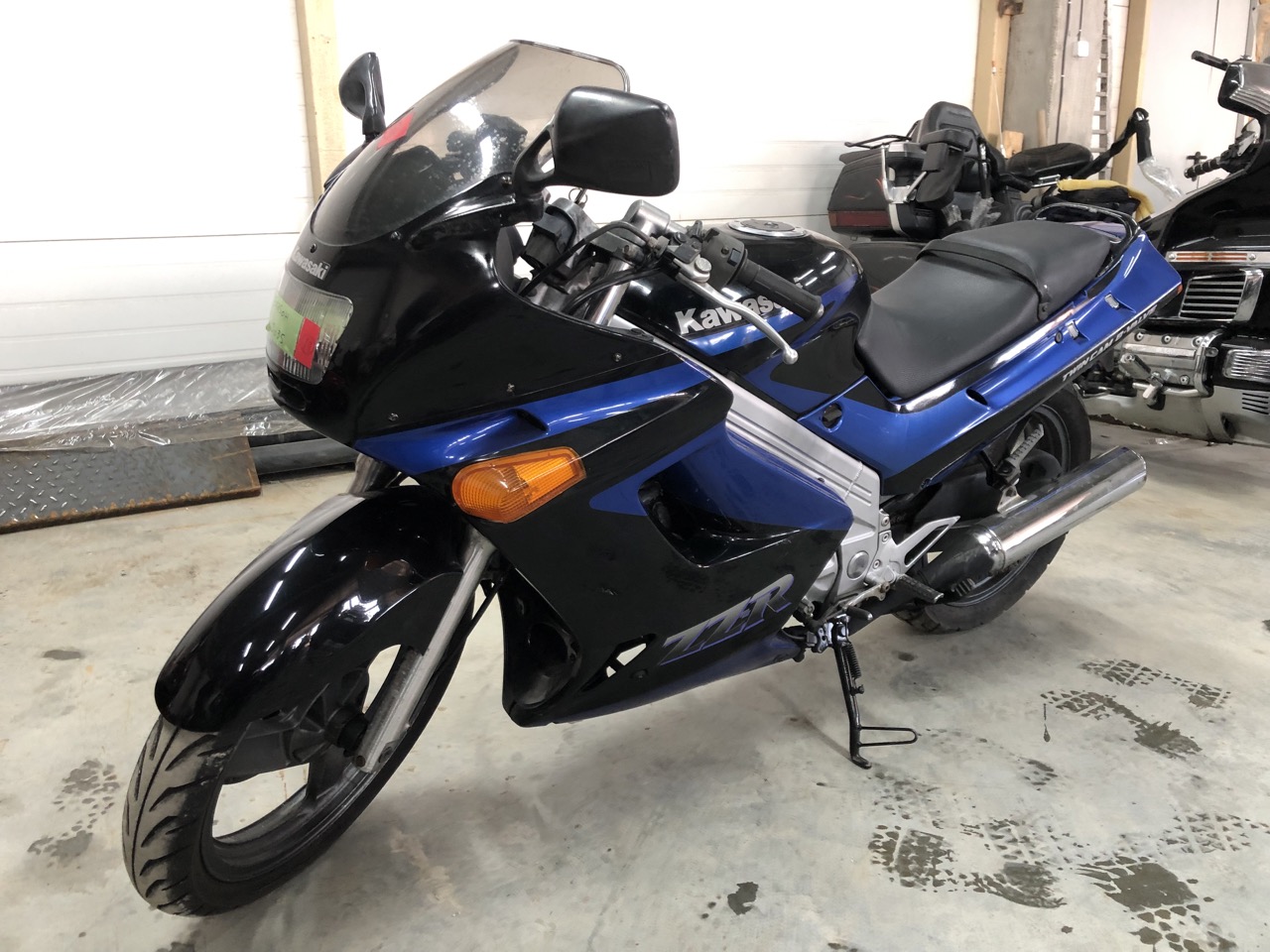 Мотоцикл Kawasaki ZZR250