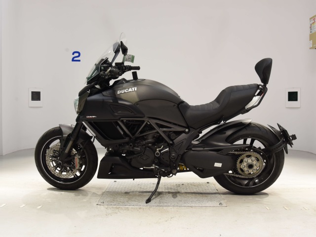 Мотоцикл Ducati DIAVEL CARBON (9106км)