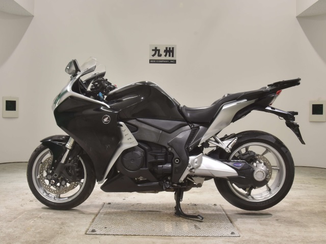 Мотоцикл Honda VFR1200FD