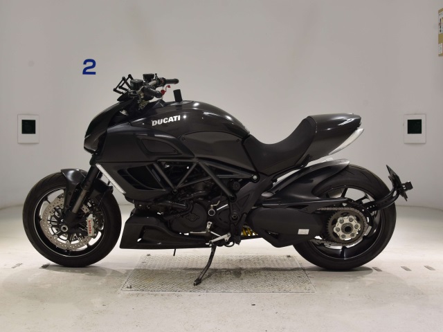 Мотоцикл Ducati DIAVEL CARBON