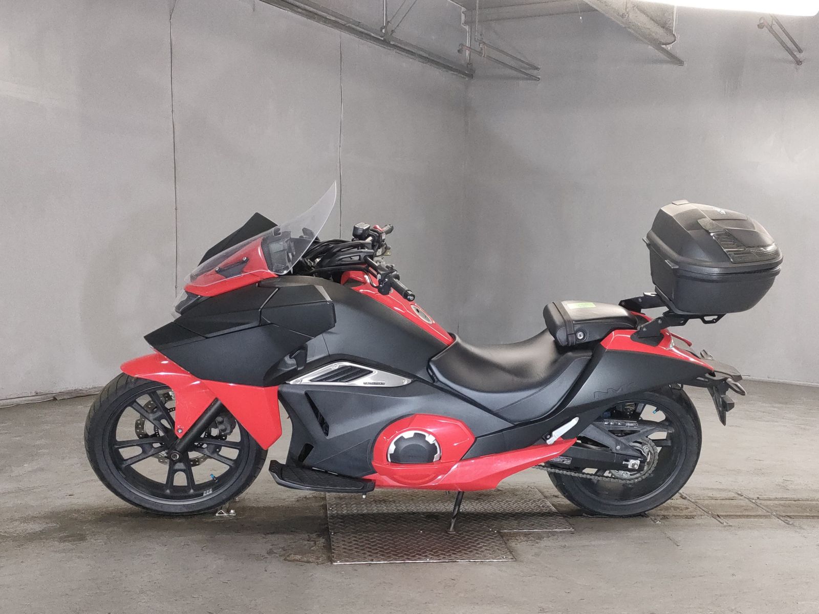 Мотоцикл Honda NM4-01