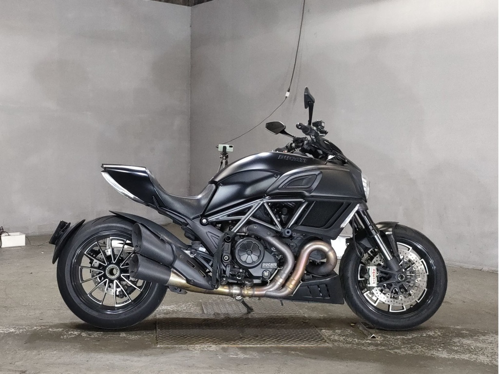 Мотоцикл DUCATI DIAVEL DARK