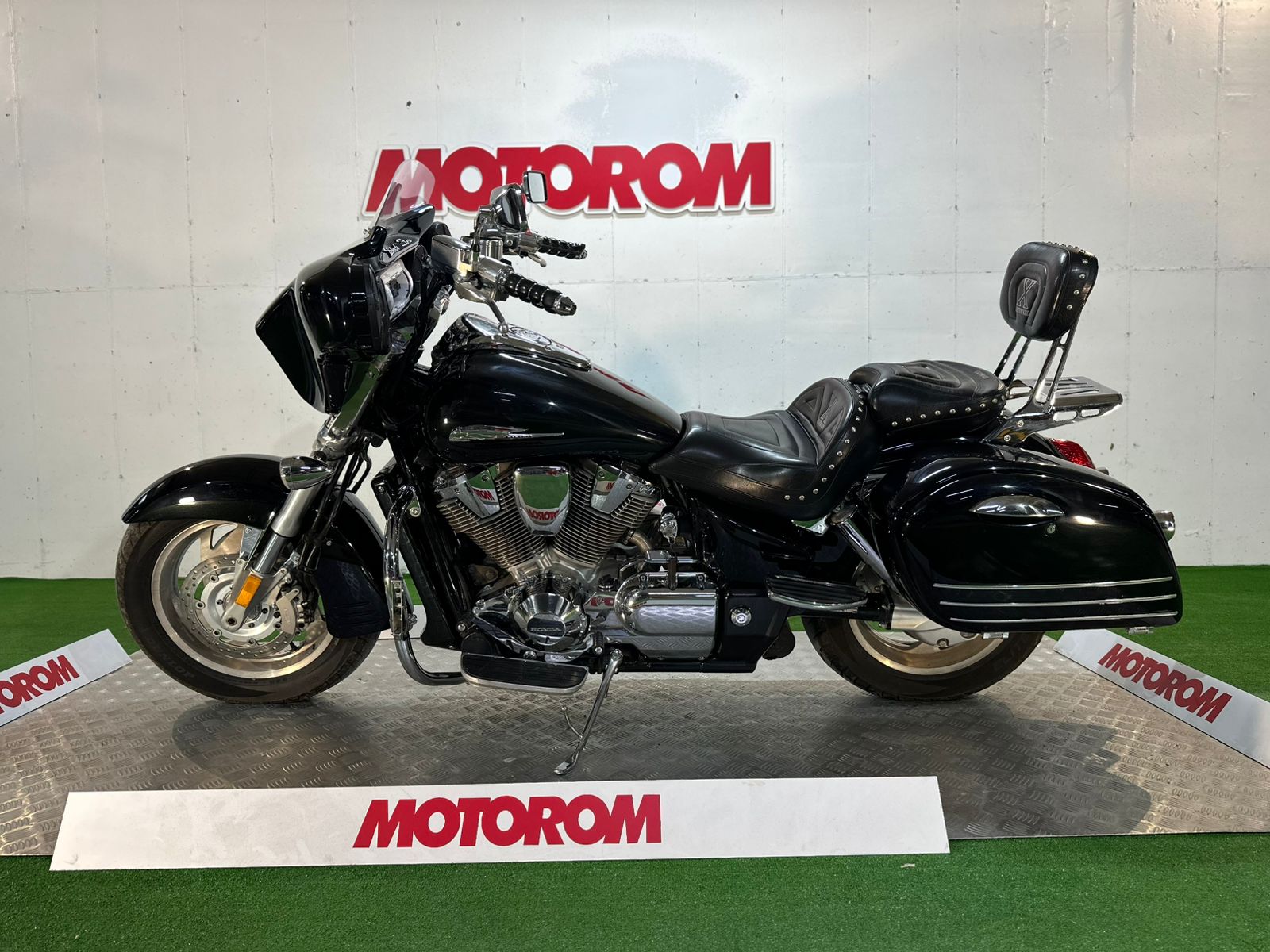 Мотоцикл Honda VTX1800