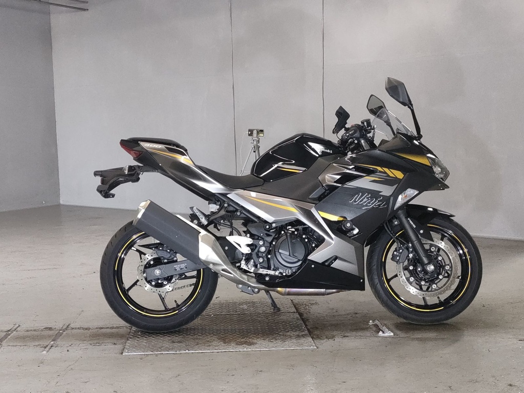 Мотоцикл Kawasaki NINJA400