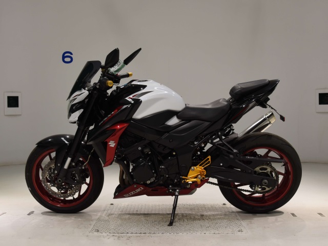 Мотоцикл SUZUKI GSX-S750